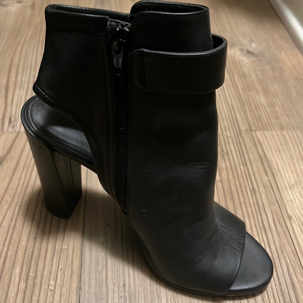 Leather VINCE shoes